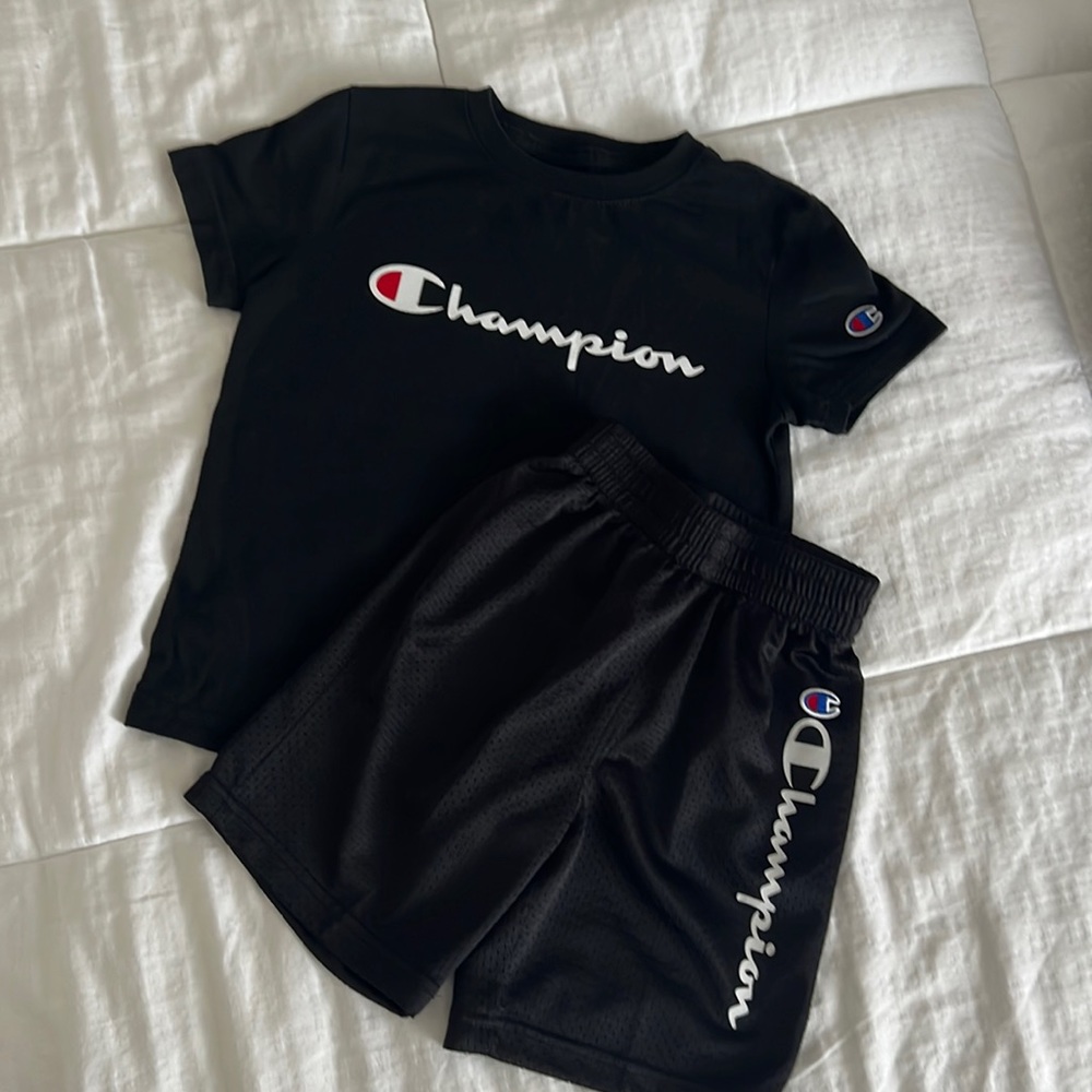 Champion Boys outfit black and white size 5/6